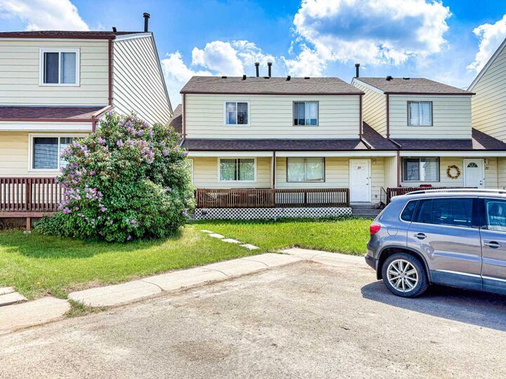 Property Photo:  18 Princess Petra Avenue  AB T0M 0W0 