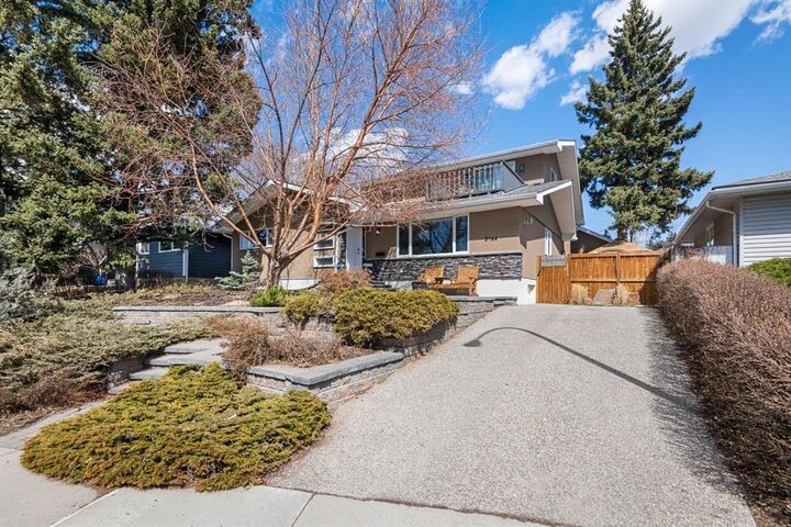 Property Photo:  3144 Breen Crescent NW  AB T2L 1S7 