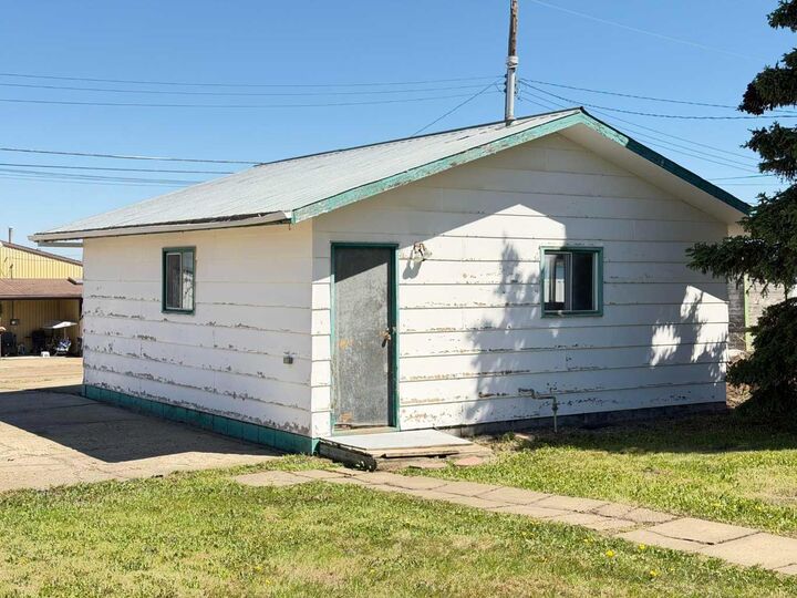 Property Photo: 5027 46 Avenue AB T0H 3G0