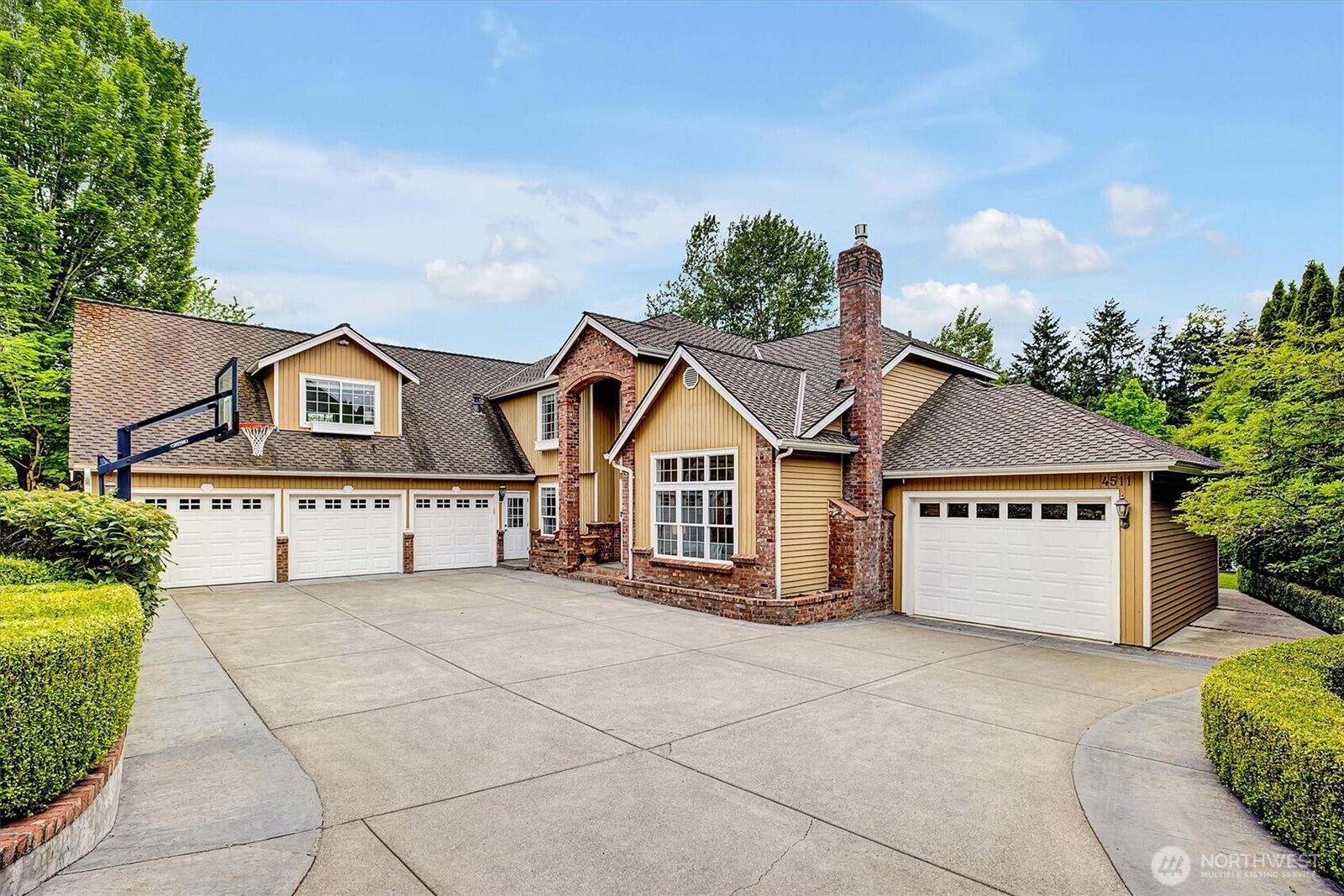 Property Photo: 4511 238th Place SE WA 98029