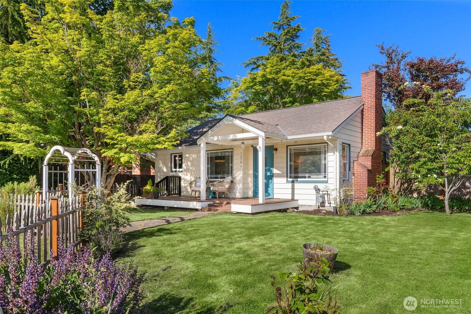 Property Photo: 12744 Phinney Avenue N WA 98133