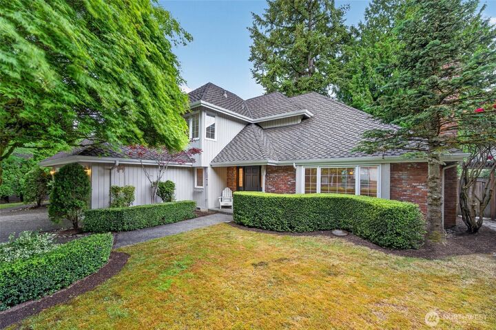 Property Photo: 12610 NE 68th Place WA 98033