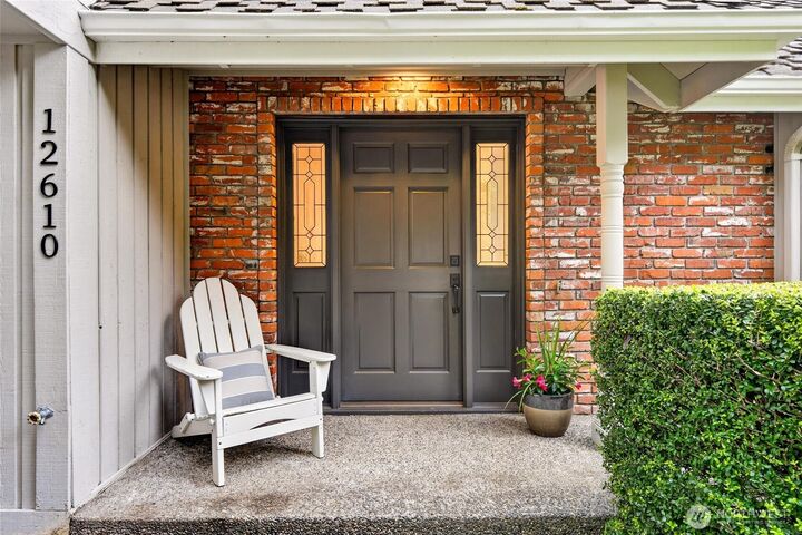Property Photo:  12610 NE 68th Place  WA 98033 
