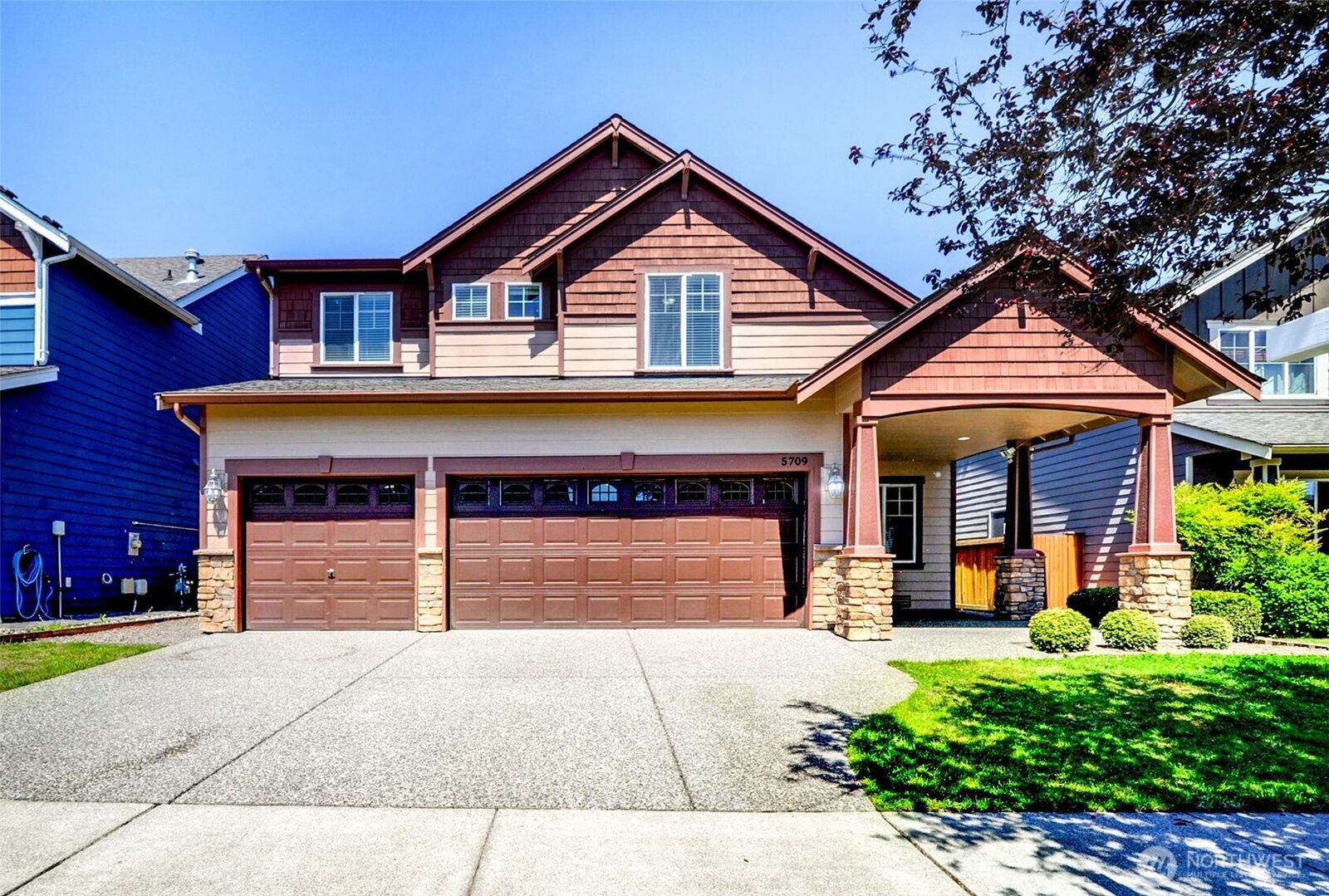 Property Photo:  5709  119th Place NE  WA 98271 