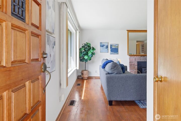 Property Photo: 1118 SW 142nd Street WA 98166