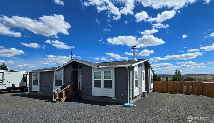 Property Photo:  114 E 7th Street  WA 99341 