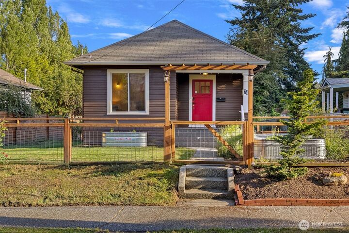 Property Photo:  741 S Henderson Street  WA 98108 