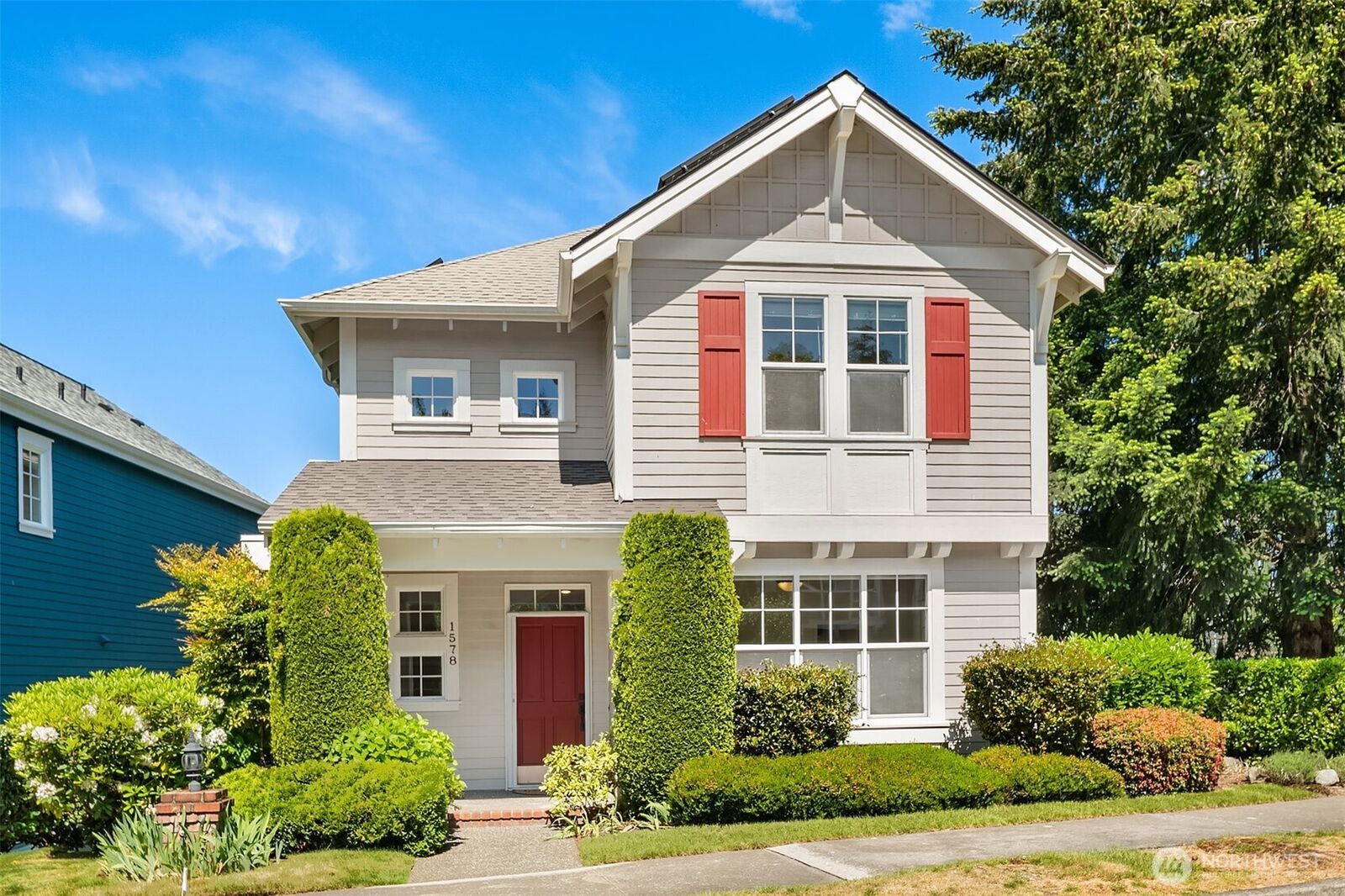 Property Photo:  1578 NE Iris Street  WA 98029 