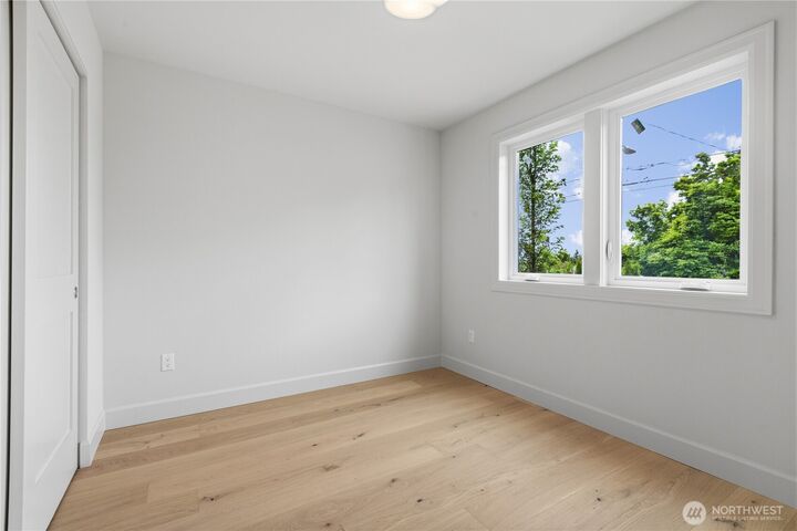 Property Photo: 6832 B 47th Avenue NE WA 98115