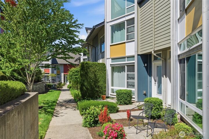 Property Photo: 15200 NE 81st Way 106 WA 98052