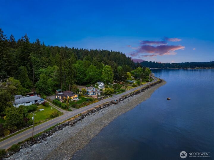 Property Photo: 3700 Crystal Springs Drive NE WA 98110
