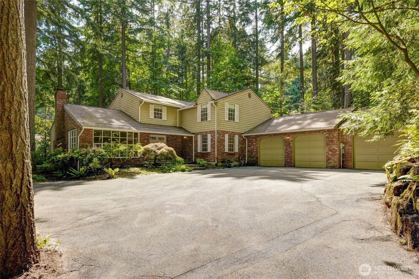 Property Photo: 2833 140th Avenue NE WA 98005