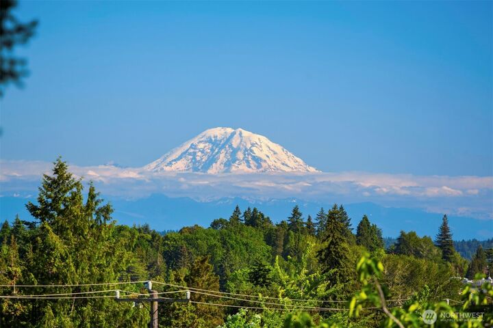 Property Photo:  6218  37th Avenue NE  WA 98115 