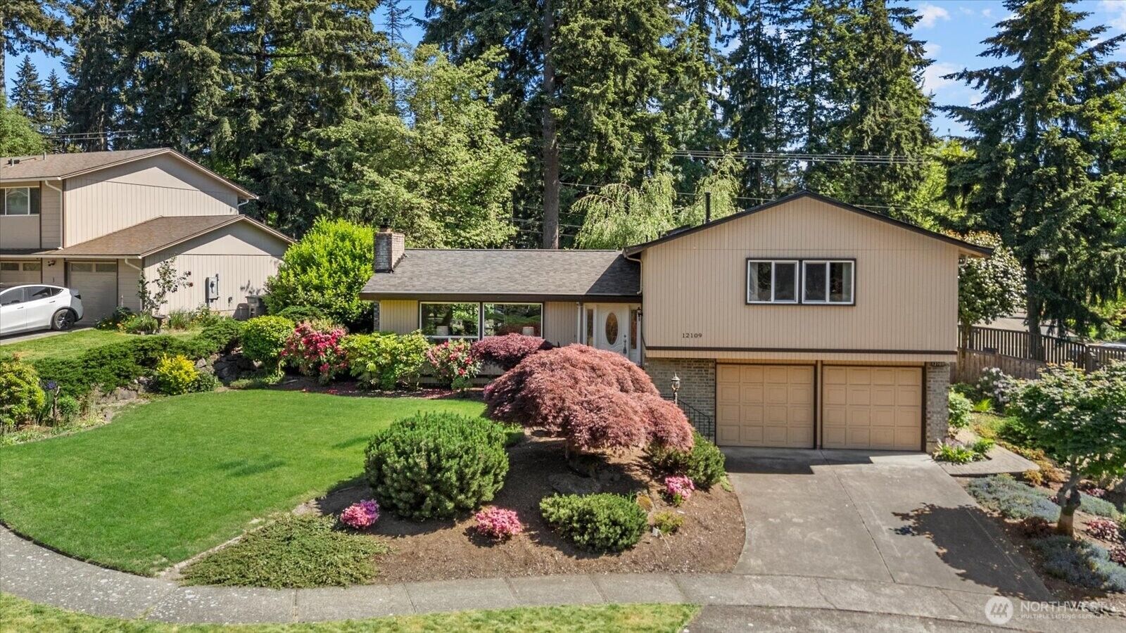 Property Photo:  12109 SE 68th Place  WA 98006 