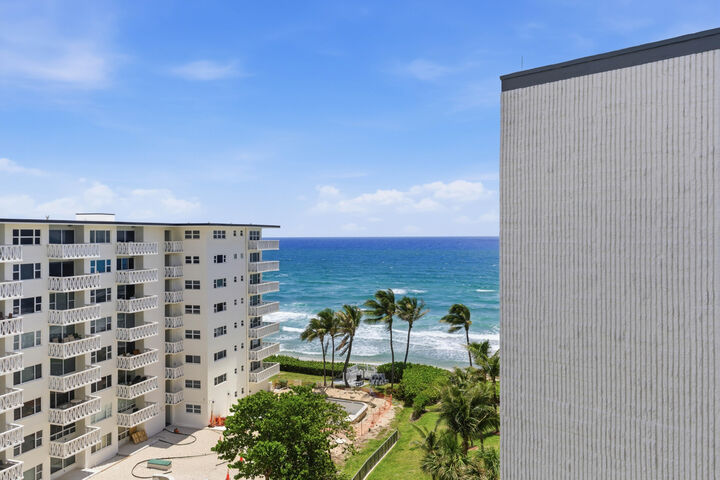 Property Photo: 1167 Hillsboro Mile 707 FL 33062