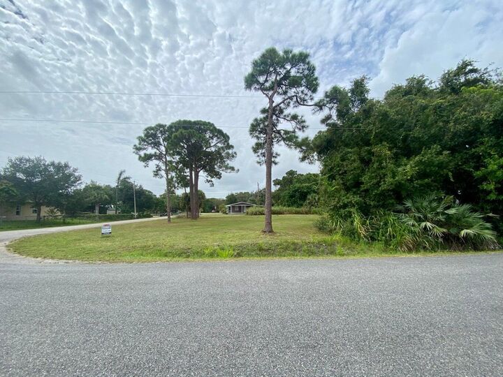 Property Photo:  186 Melton Drive  FL 34982 