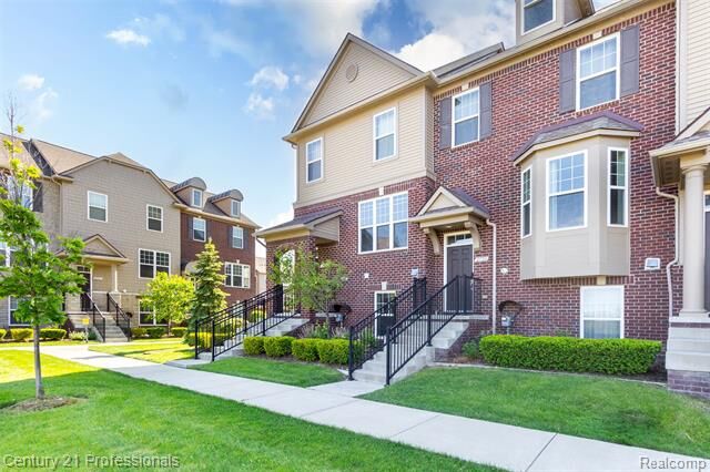 Property Photo: 2924 Glenbar Circle MI 48307