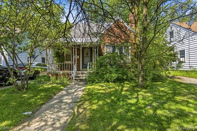 Property Photo:  6427 Artesian Street  MI 48228 