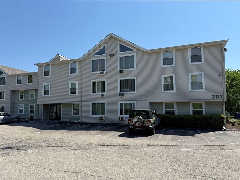 Property Photo:  201 Woodlawn Avenue 104  RI 02904 