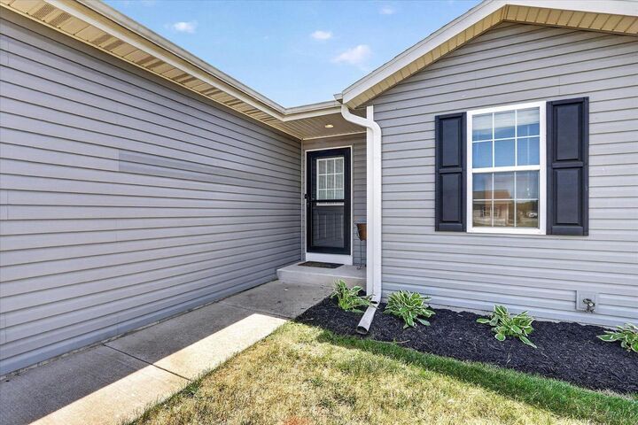 Property Photo:  1627 Redwood Drive  WI 53548 