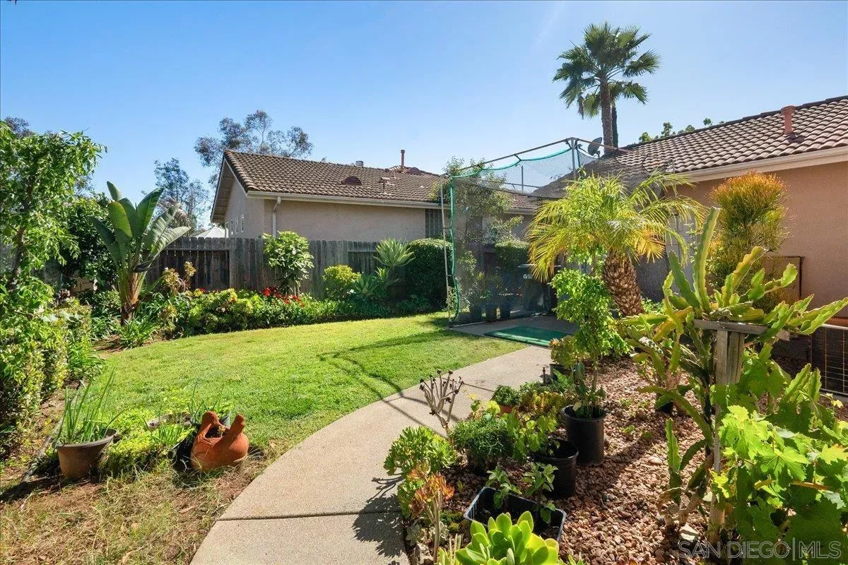 Property Photo:  1992 Ridge Way Glen  CA 92029 