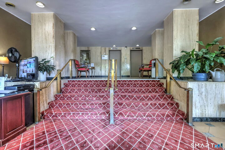 Property Photo:  80 Cartright Street 5D  CT 06604 