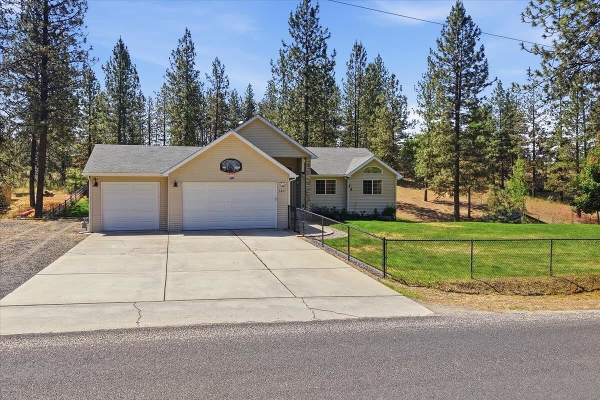 Property Photo: 5861 Jergens Rd WA 99026
