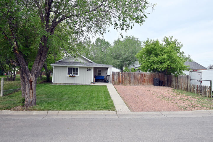 Property Photo:  