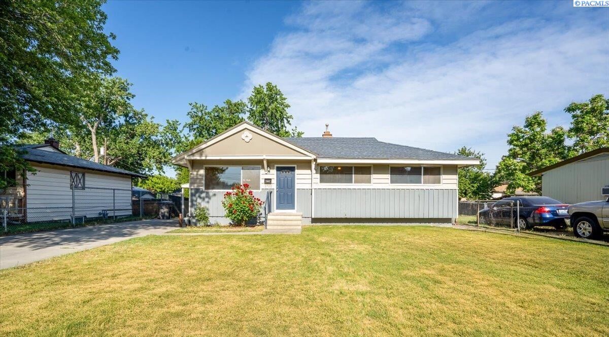 Property Photo:  1701 S Garfield St  WA 99337 