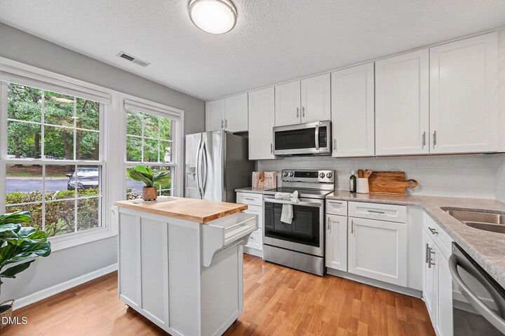Property Photo: 148 Luxon Place NC 27513
