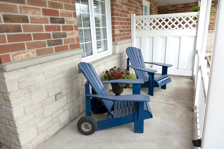 Property Photo: 275 Huron Street 11 ON L0M 1S0