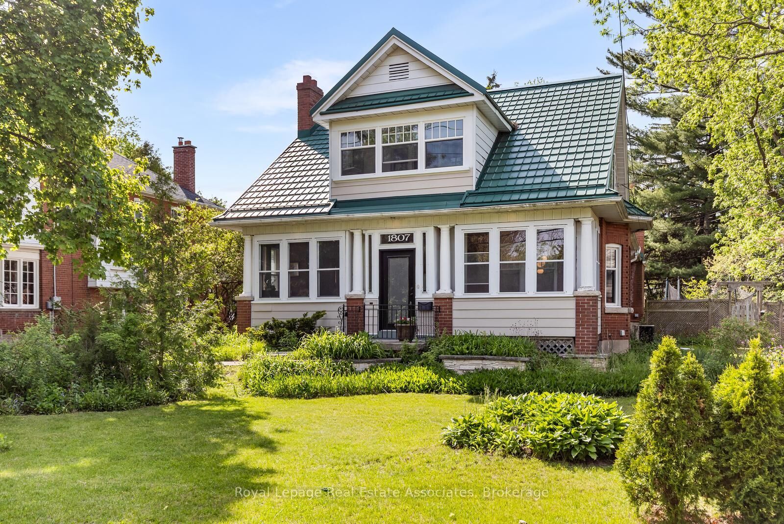 Property Photo: 1807 Balsam Avenue ON L5J 1L3