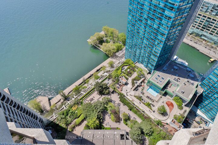 Property Photo: 55 Harbour Square Ph10 ON M5J 2L1