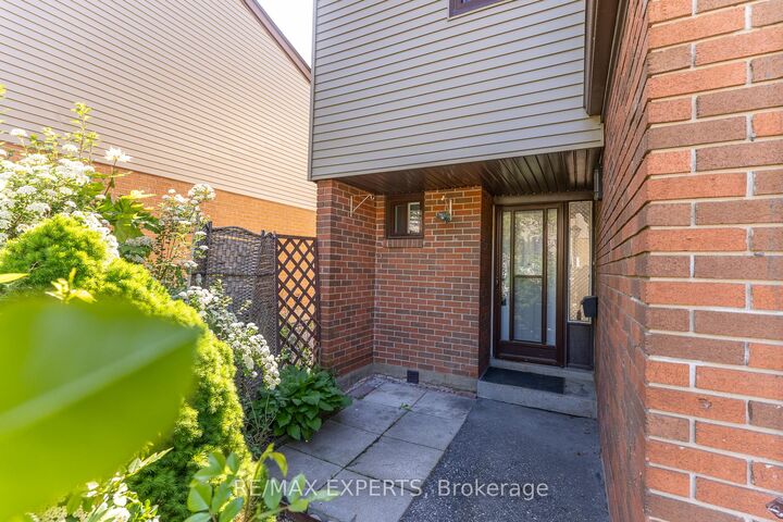 Property Photo: 31 Carleton Place ON L6T 3Z4