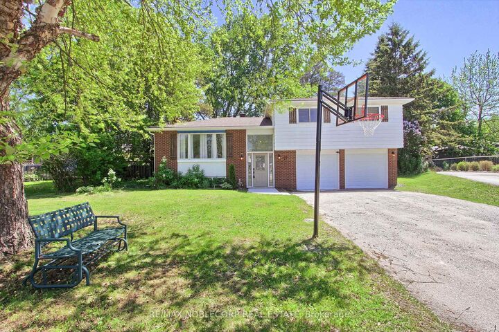 Property Photo: 17 Larkdale Crescent ON L0M 1B0