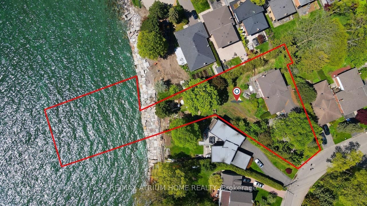 Property Photo: 42 Cumberland Drive ON L5G 3M8