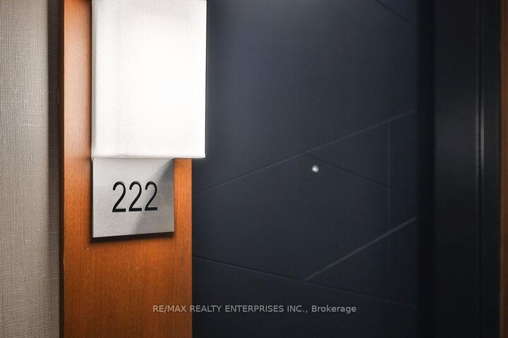 Property Photo: 1575 Lakeshore Road W 222 ON L5J 0B1