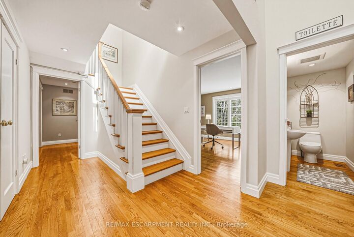 Property Photo:  7 Colonial Crescent  ON L6J 4K8 