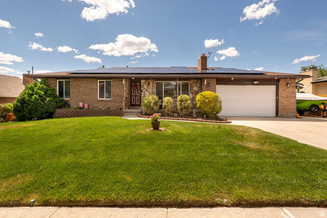 Property Photo: 10032 S Blossom Dr UT 84092