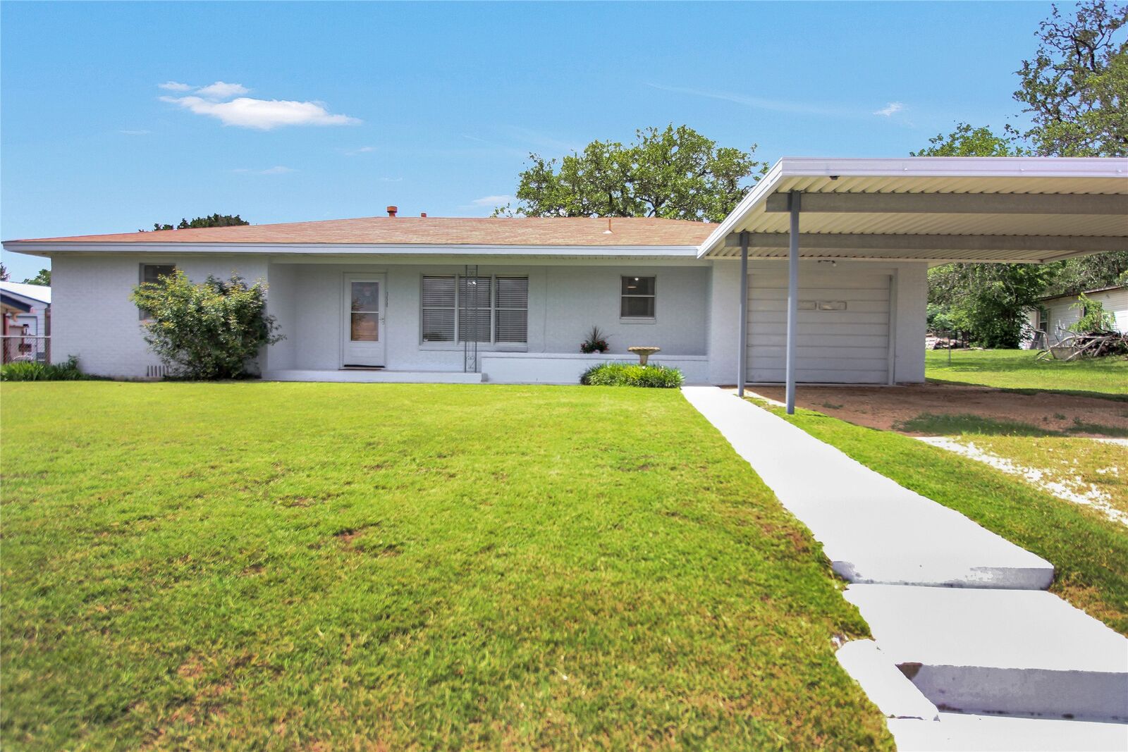Property Photo: 1008 W Avenue D Avenue TX 76513
