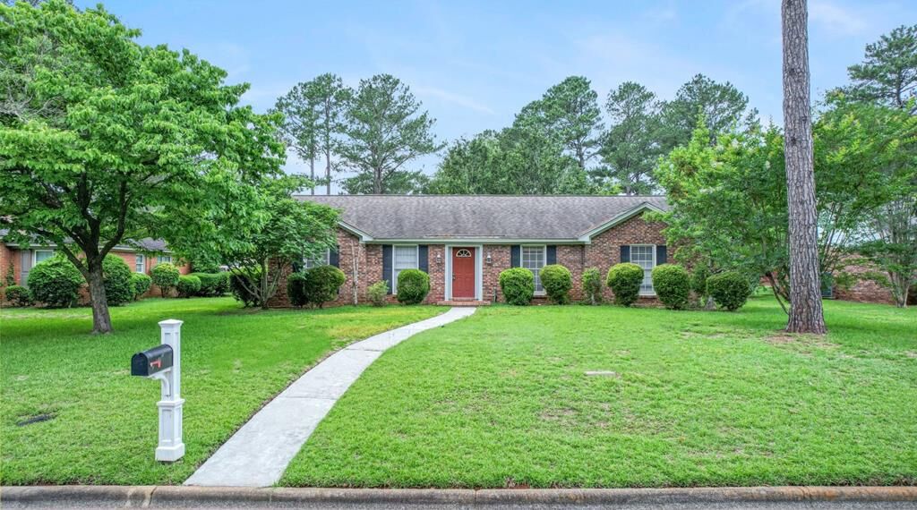 Property Photo: 1607 Northwood Drive GA 31707