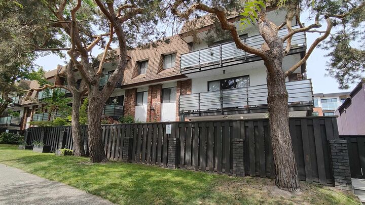 Property Photo: 1933 W 5th Avenue 202 BC V6J 1P6