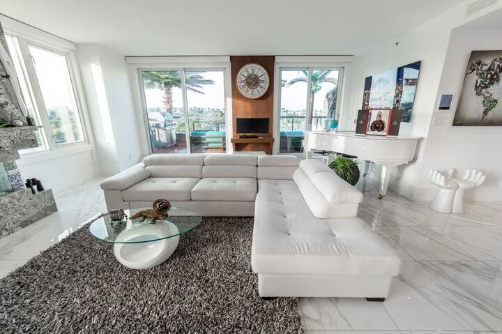 Property Photo:  199 Drake Street Ph  BC V6Z 2Y8 