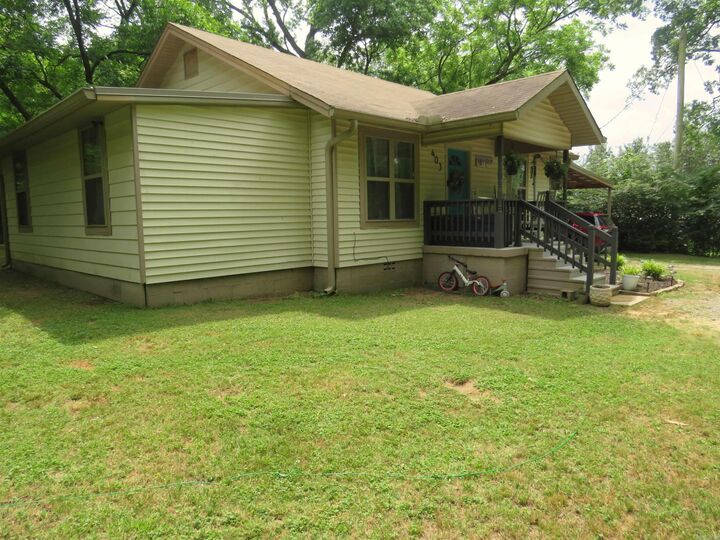 Property Photo:  403 W Walnut Street  AR 72015 