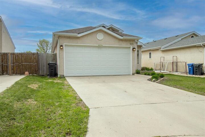 Property Photo:  112 Leon Bell Drive  MB R3T 5W9 