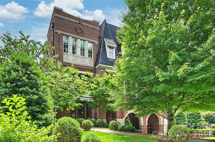 Property Photo: 2251 Selwyn Avenue NC 28207