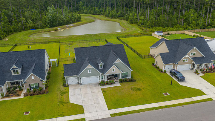 Property Photo: 202 Huguenot Trail SC 29450