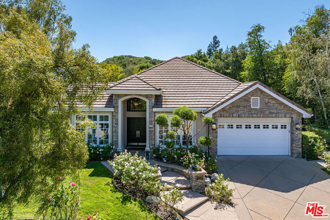 Property Photo: 1711 Yarnton Ct CA 91361