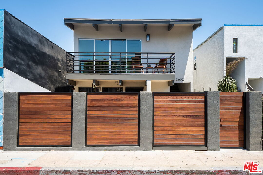 Property Photo: 2602 Pacific Ave CA 90291