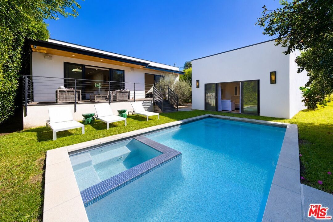 Property Photo:  123 S Kilkea Dr  CA 90048 
